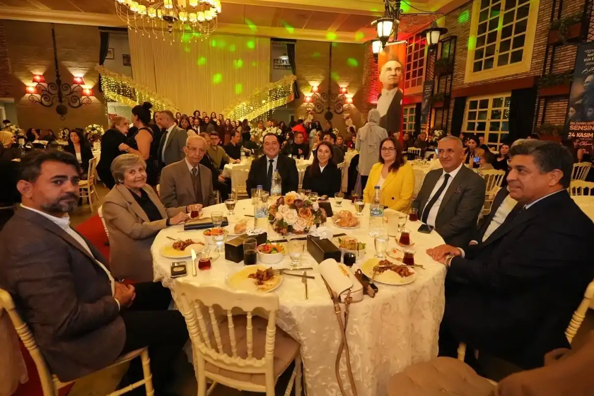 Manisa Büyükşehir’den Öğretmenlere Maaş Artışı ve Ulaşım Desteği 1 Manisa Büyükşehir’den Öğretmenlere Maaş Artışı ve Ulaşım Desteği