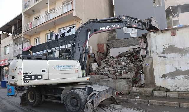 konakta metruk yapilarin yikimi devam ediyor