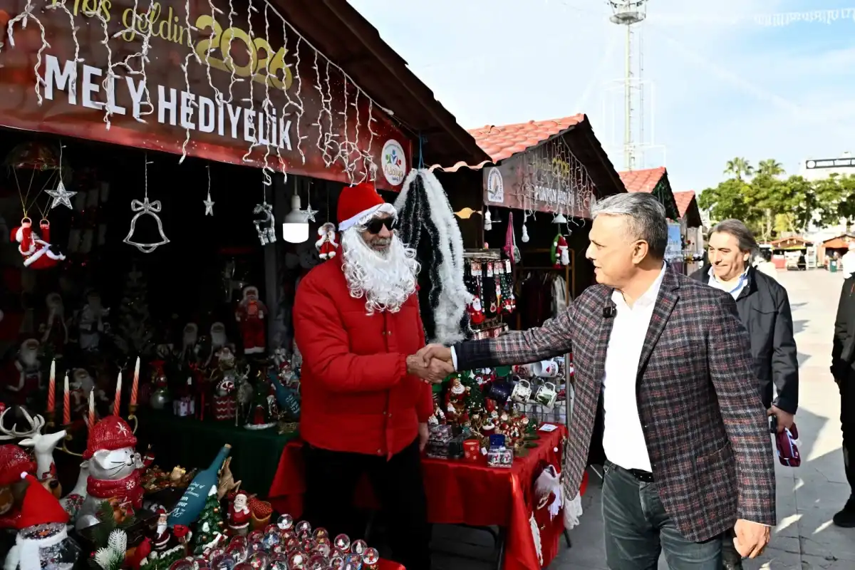 Ümit Uysal Yeni Yıl Çarşısı’nı Gezdi 1 Ümit Uysal Yeni Yıl Çarşısı’nı Gezdi