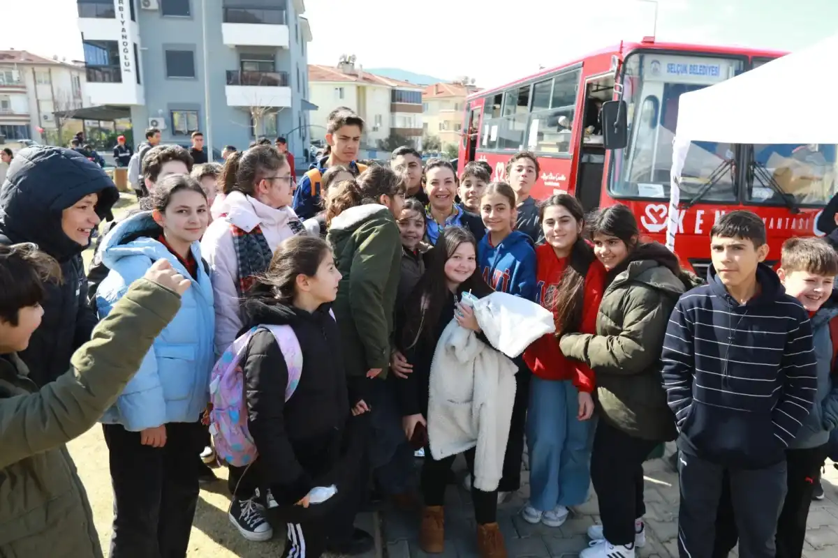Efes Selçuk’un Öğrenci Otobüsü Projesi 1. Yılını Doldurdu 1 Efes Selçuk’un Öğrenci Otobüsü Projesi 1. Yılını Doldurdu