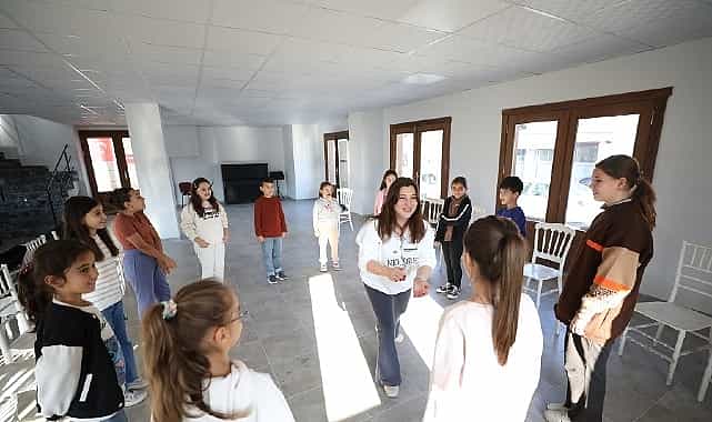 Menderes’te Çocuklara Tiyatro Eğitimi 1 mendereste cocuklara tiyatro egitimi