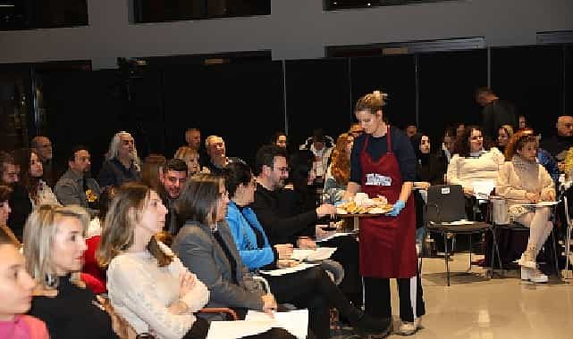 Nilüfer’de yeni yılın kokusu, lezzeti ve müziği konuşuldu 1 niluferde yeni yilin kokusu lezzeti ve muzigi konusuldu