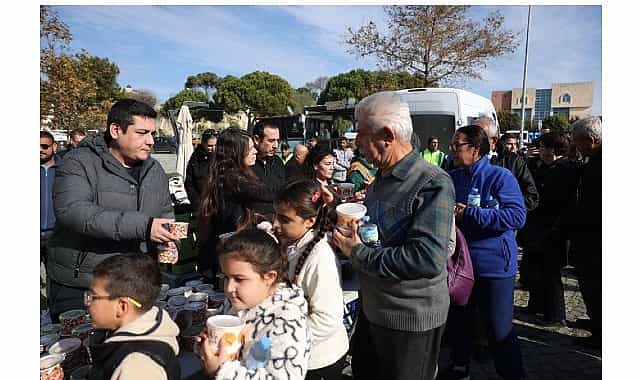 Vatandaşlar aynı sofrada buluşarak Gülşah Durbay’ı rahmetle andı 1 vatandaslar ayni sofrada bulusarak gulsah durbayi rahmetle andi