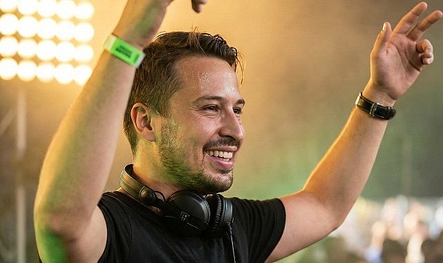Power Türk FM’de Ritim Yükseliyor: DJ Mahmut Görgen’den Cuma Gecesine Özel Set 1 power turk fmde ritim yukseliyor dj mahmut gorgenden cuma gecesine ozel set