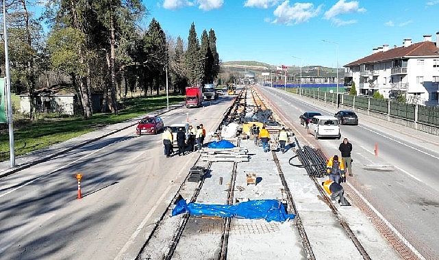 raylar tam yol kartepeye dogru doseniyor